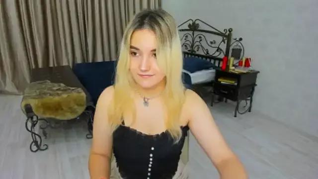 SollarSmilee on StripChat 