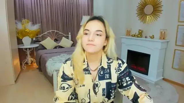 SollarSmilee on StripChat 