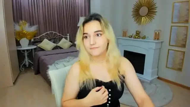 SollarSmilee on StripChat 