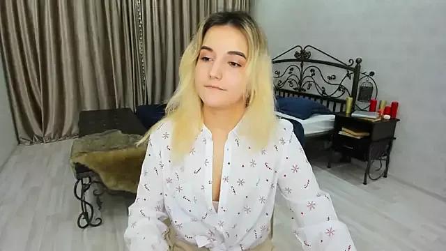 SollarSmilee on StripChat 
