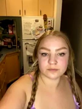 strawberrymilf95 on StripChat 