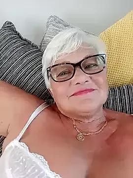 suesinner on StripChat 