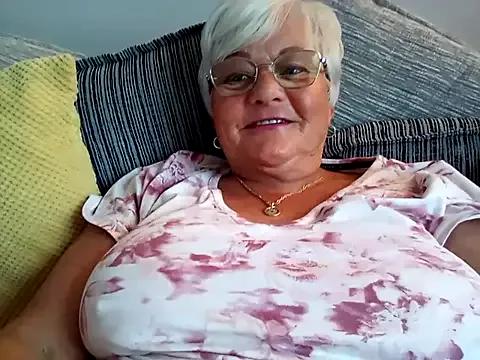suesinner on StripChat 