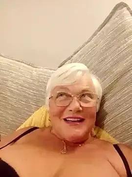 suesinner on StripChat 