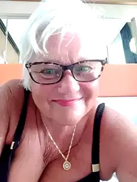 suesinner on StripChat 