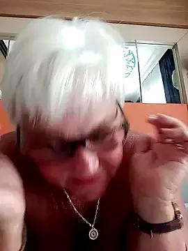 suesinner on StripChat 