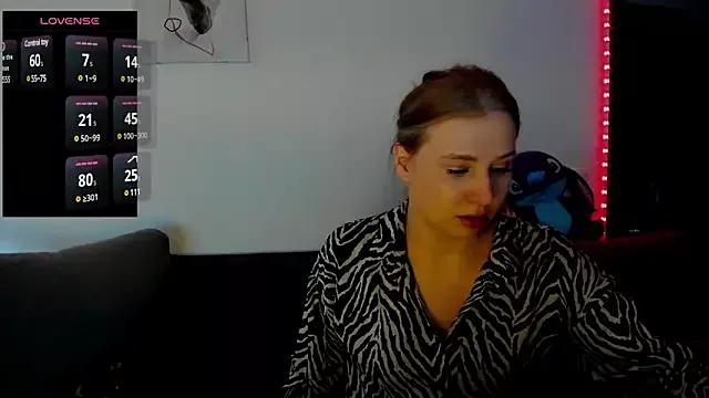 SweetApollinaria on StripChat 