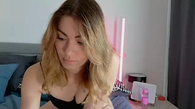 SweetDarling7 on StripChat 