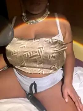 SweetWetVoice on StripChat 