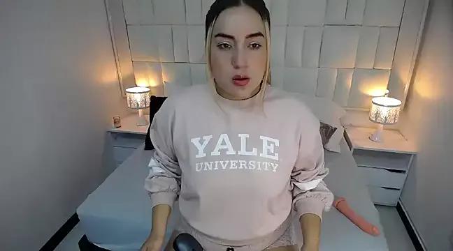TaliaCrimsonf on StripChat 