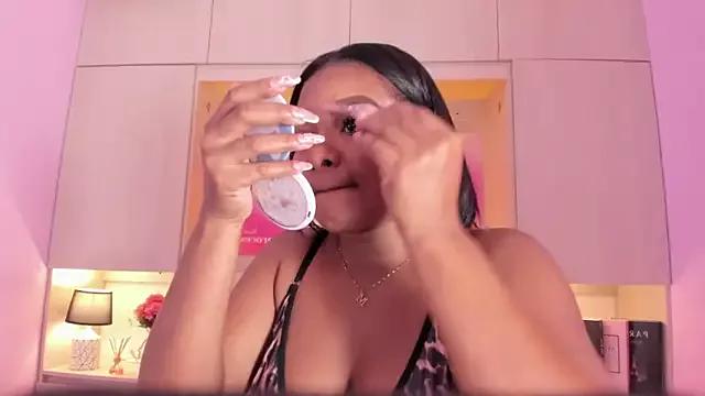 tamaraa_smiith on StripChat 