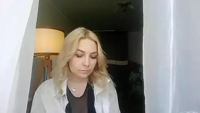 Tarelyra on StripChat 