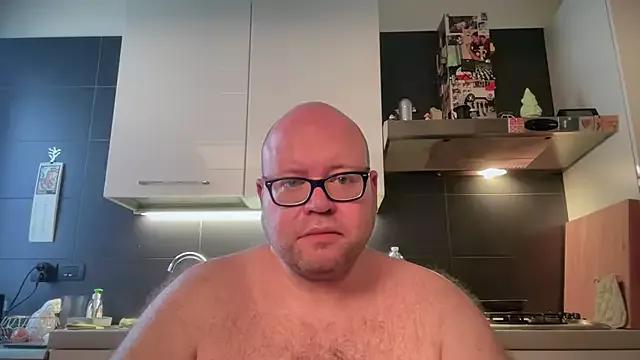 theitalianbear on StripChat 