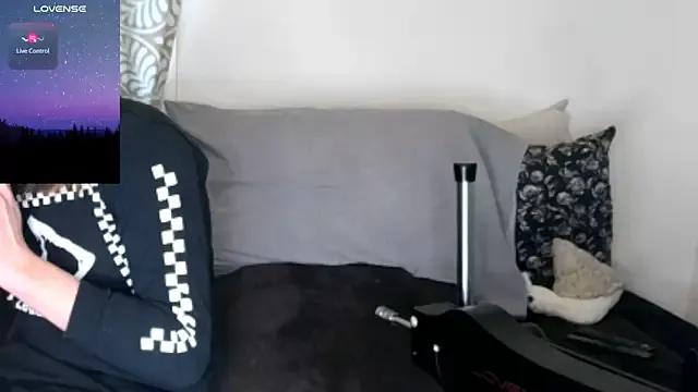 TsSnailGirl69 on StripChat 