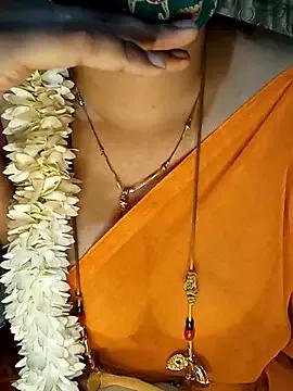 tuttifrutti17 on StripChat 