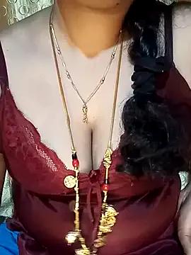 tuttifrutti17 on StripChat 