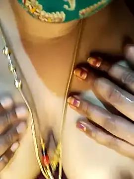 tuttifrutti17 on StripChat 