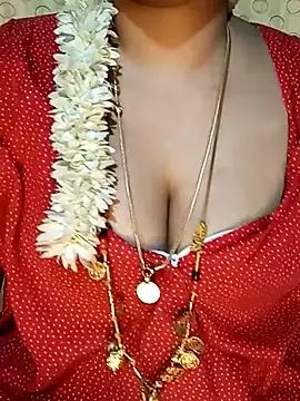 tuttifrutti17 on StripChat 