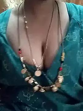 tuttifrutti17 on StripChat 