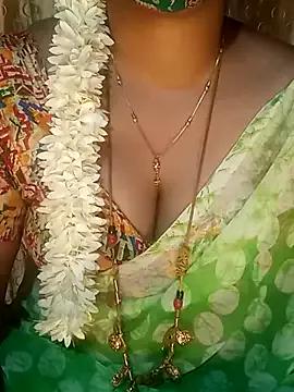tuttifrutti17 on StripChat 