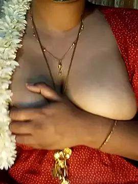 tuttifrutti17 on StripChat 
