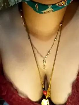 tuttifrutti17 on StripChat 