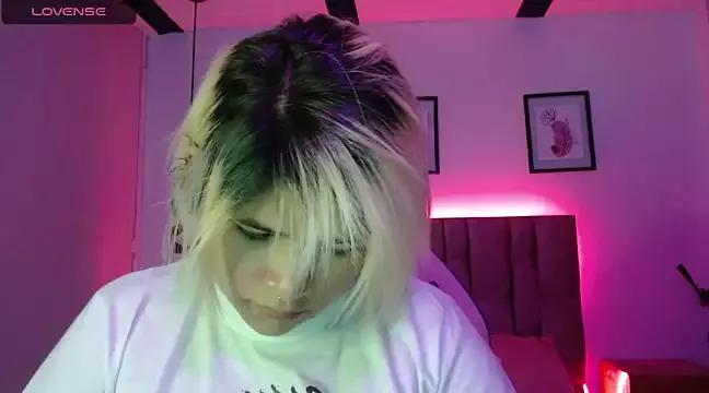 Valayarose on StripChat 