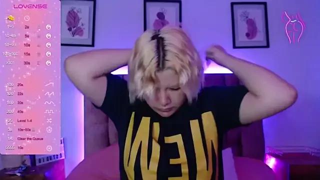 Valayarose on StripChat 