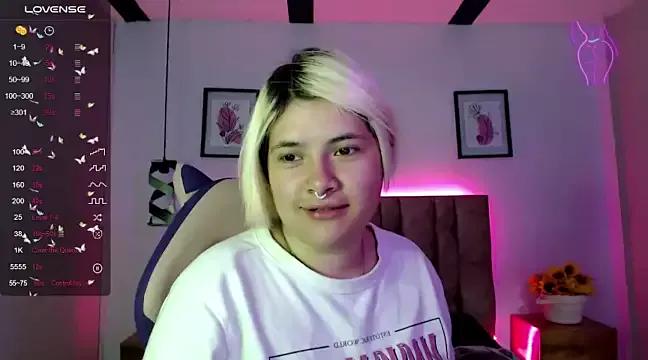 Valayarose on StripChat 