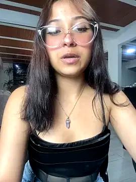 VictoriaHot_18 on StripChat 