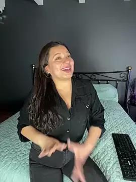 VictoriaReyes__ on StripChat 