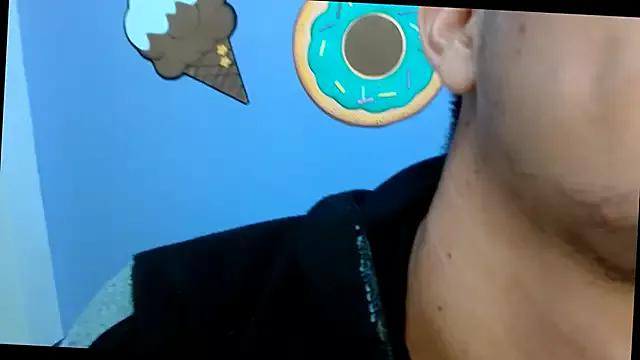 vitaminxxx18 on StripChat 