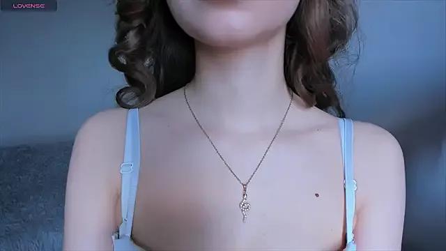 Vivian_Naytt on StripChat 