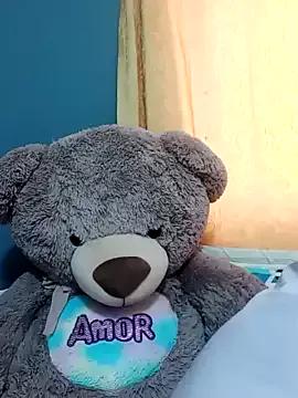 XLolitaSquirtHot on StripChat 