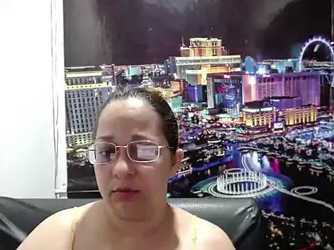 xxx_luluu on StripChat 