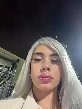 YouCandiSumisa — Tetas en la calle