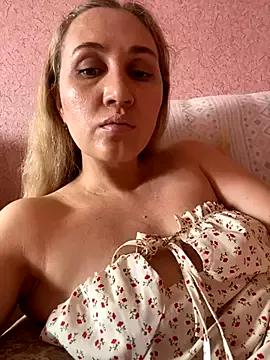 YourBlondee on StripChat 