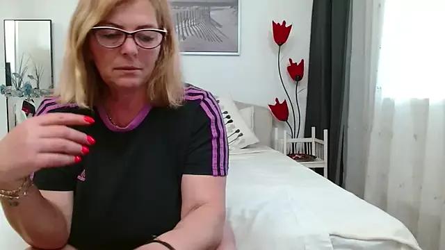 YulliaMilf on StripChat 