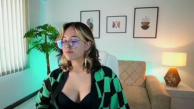 YunaUsagi on StripChat 
