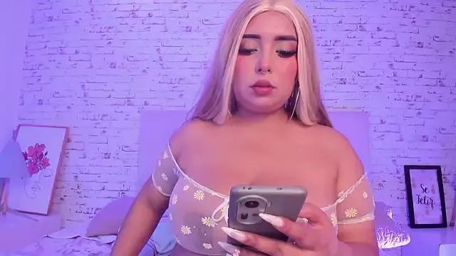 ZoeBenneti on StripChat 